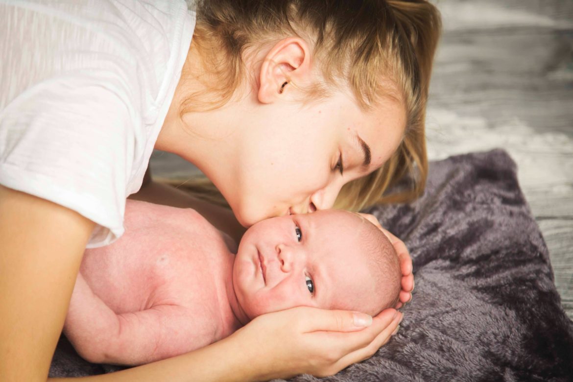 angela-duxbury-i82UaPJwmZU-unsplash Infant Nursing Knowledge Points that Novice Mothers Must Learn