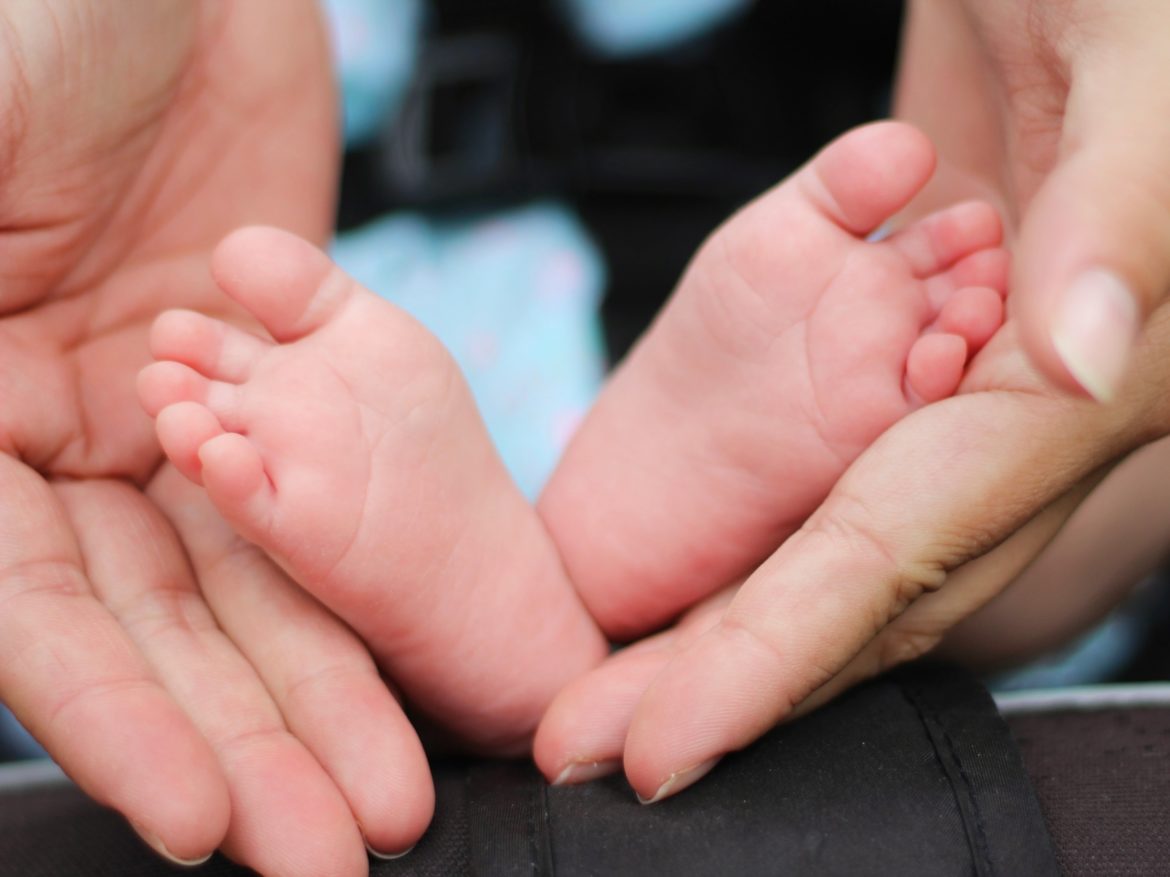 bonnie-kittle–f7bKsvOgwU-unsplash Newborn Baby: Don’t Use Milk Bottle for Baby First